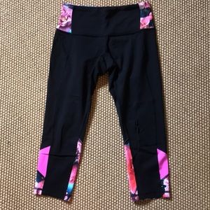 Flower lululemon cropped leggings